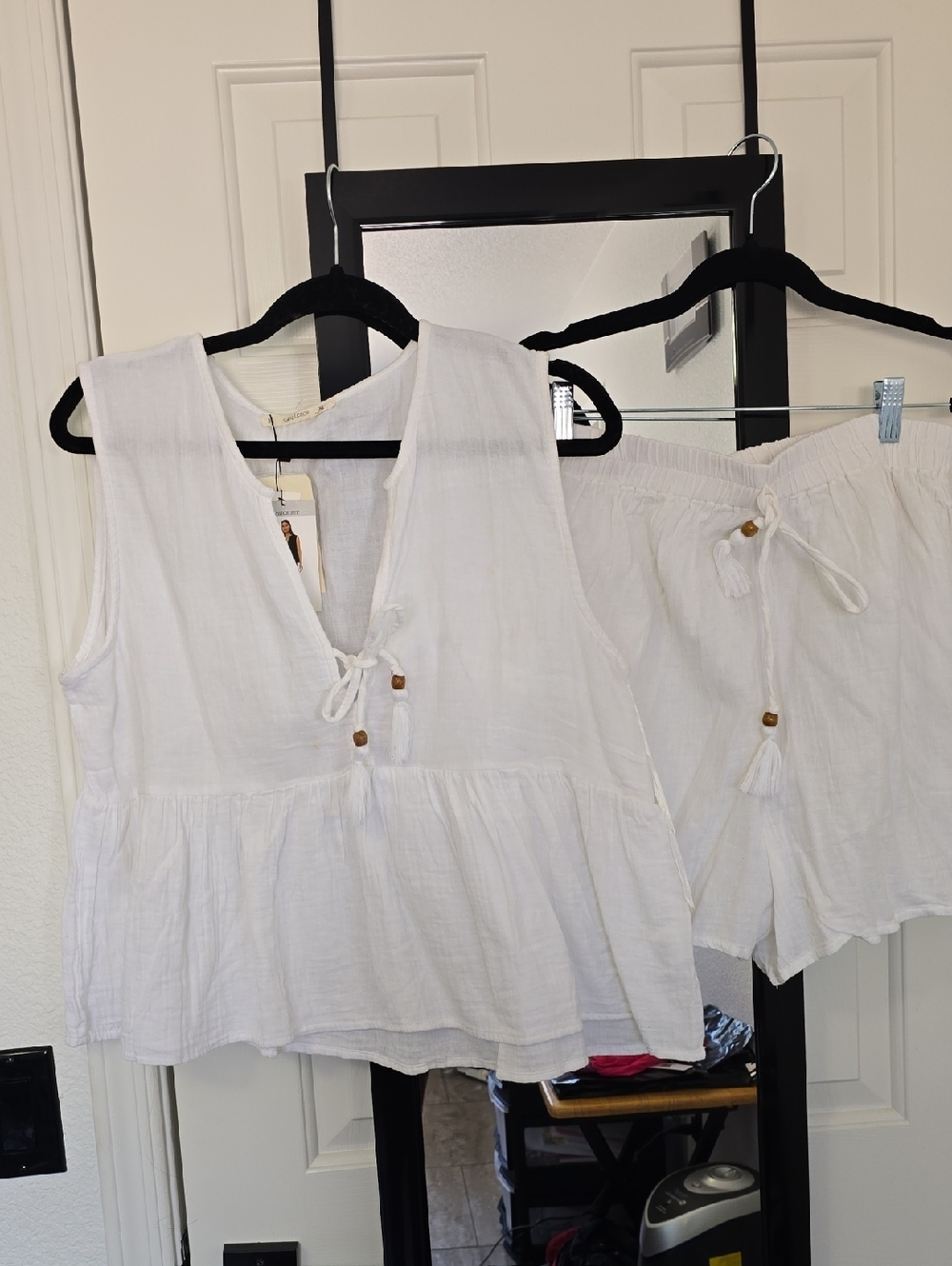White Sleeveless Tie-Front Peplum Top  And Short Set Sz Xl Nwt - Picture 2 of 7